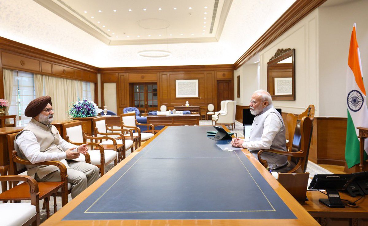 LokNiwasDelhi's tweet photo. Hon'ble @LtGovDelhi, Sardar @SandhuTaranjitS, called on Hon'ble Prime Minister Shri @narendramodi Ji today. https://t.co/G0iVLdLk4t