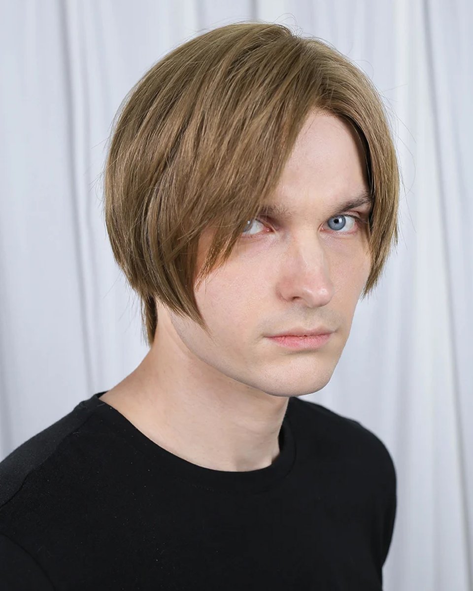 wigisfashion's tweet photo. Today's Featured: LF6009 🎮
Leon S. Kennedy — Resident Evil 4.
On model. Brunette blonde straight lace front.
#wigisfashion #cosplaywigs #residentevil #leonskennedy #leonskennedycosplay https://t.co/houoNN7rm7