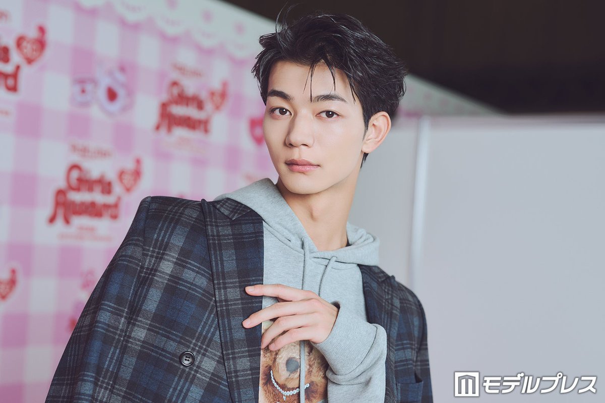 modelpress's tweet photo. 【原因は自分にある。吉澤要人インタビュー】

DISH//北村匠海との
「エビライ」裏での会話

“台本15ページ”校長役務めた心境
https://t.co/x30Emg9a8j

― とても緊張されていましたね（笑）。

吉澤：はい（笑）、裏で改めて「すみませんでした」と匠海さん（北村匠海）に謝罪しました。

＠kanamey_0712