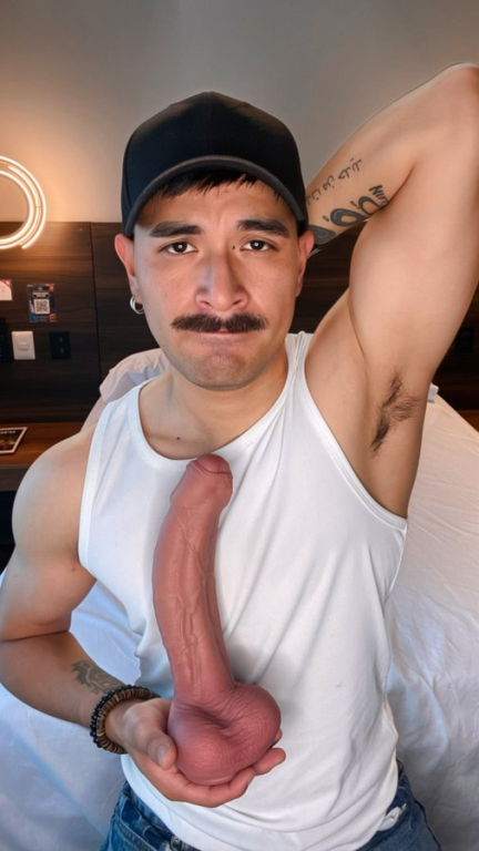 JockTribeToy's tweet photo. Canadian XXL’s replica dildo looks almost identical to the real thing in his hand 🥵
🔗https://t.co/euMvgHQnof
📷@daddydanniof
#JockTribe #Dildo #HugeDildo https://t.co/1qJq5uJBVB