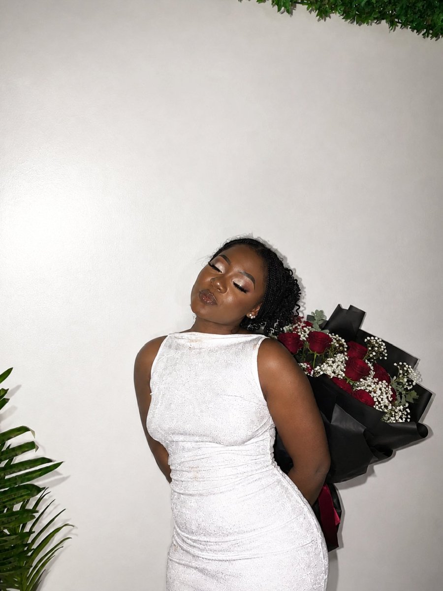 _BETZ0M_'s tweet photo. 𝑅𝑜𝑠𝑒𝑠 𝑎𝑟𝑒 𝑟𝑒𝑑, 𝑣𝑖𝑜𝑙𝑒𝑡𝑠 𝑎𝑟𝑒 𝑏𝑙𝑢𝑒, 𝑡ℎ𝑒 𝑓𝑙𝑜𝑤𝑒𝑟𝑠 𝑎𝑟𝑒 𝑝𝑟𝑒𝑡𝑡𝑦, 𝑏𝑢𝑡 𝑎𝑣𝑒 𝑦𝑜𝑢 𝑠𝑒𝑒𝑛 𝑡ℎ𝑒 𝑣𝑖𝑒𝑤? 🤍 https://t.co/LJ8rDk6ewJ