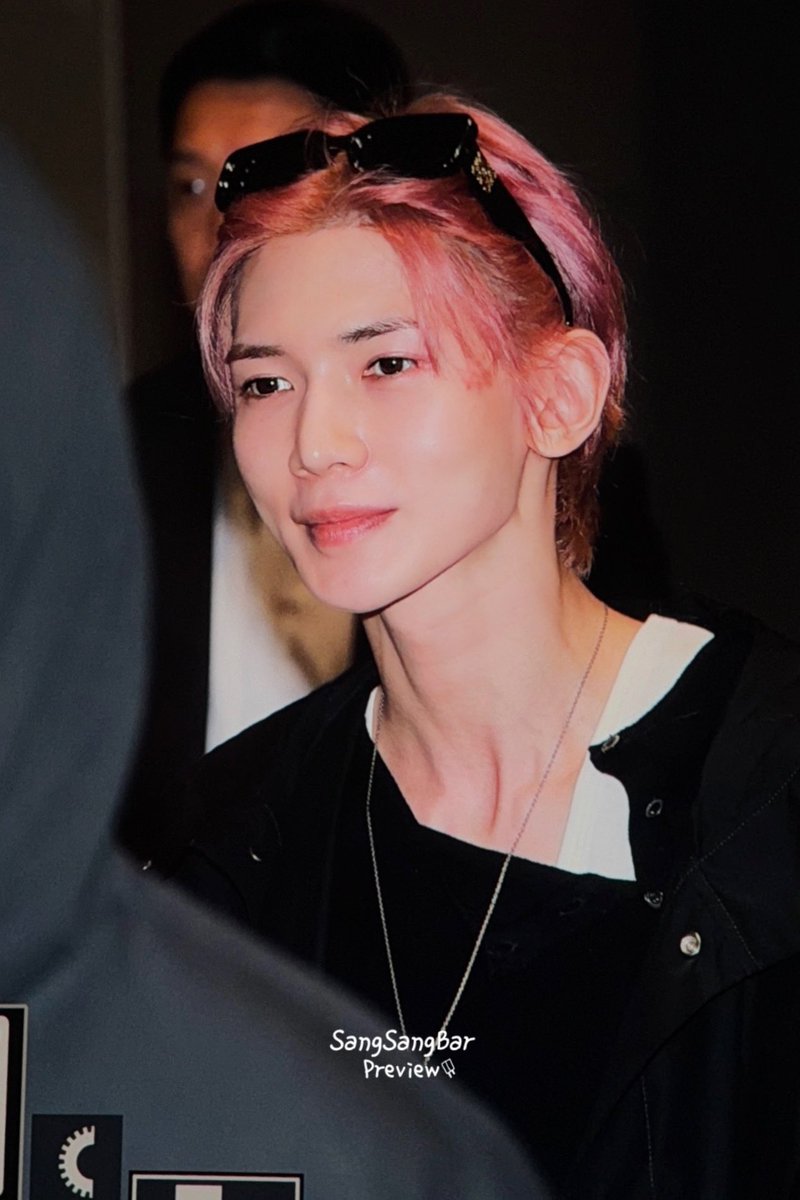 SangSangBar615's tweet photo. 261015 출국 Preview 

#ATEEZ #에이티즈 #YEOSANG #강여상 #여상 https://t.co/TCpHXrTAQW