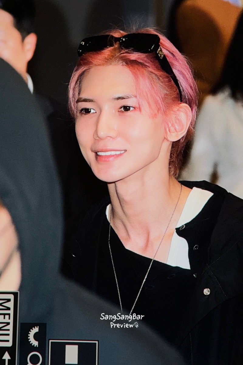 SangSangBar615's tweet photo. 261015 출국 Preview 

#ATEEZ #에이티즈 #YEOSANG #강여상 #여상 https://t.co/TCpHXrTAQW