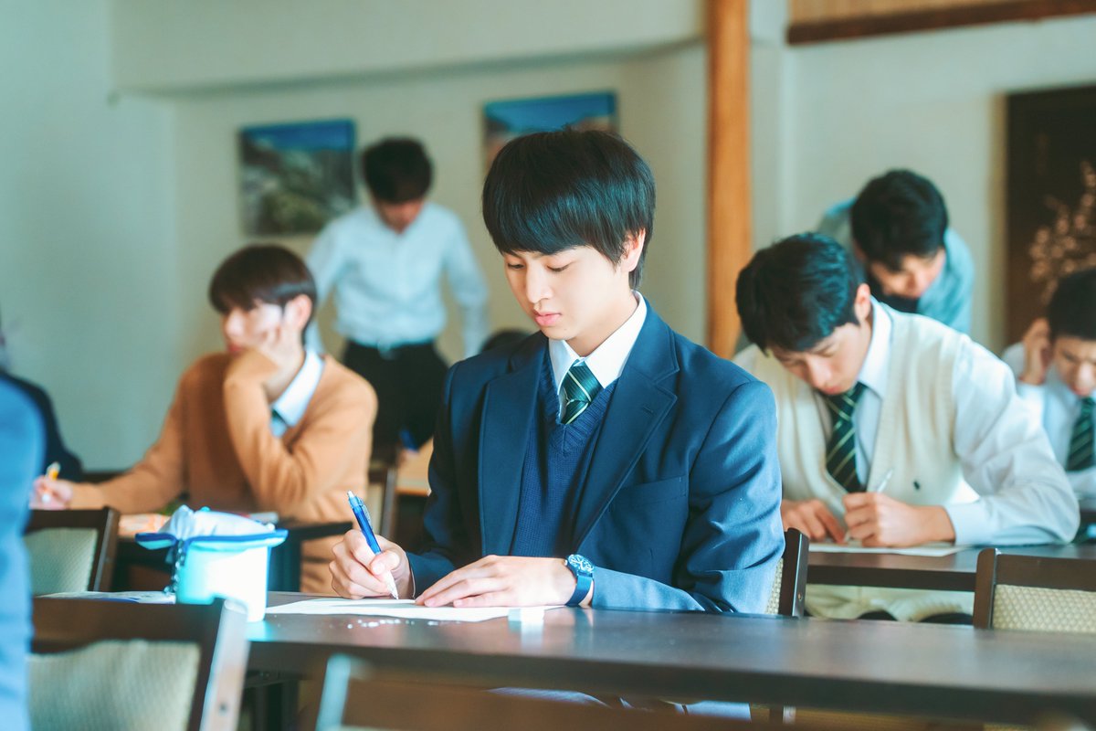 dramal_abc's tweet photo. #ドラマ修学旅行 ２
🎒第１話あらすじ🎒

恋人になった日置と渡会だが
高３のクラスは離ればなれに。
勉強合宿でもすれ違い、嫉妬炸裂💥
「誰とも喋らないで」と言い出して‥

あらすじは全文は
https://t.co/3bOLb0w2oX

𝟏𝟎月𝟏𝟕日(土)深夜𝟏時

TVerお気に入り登録を
🔗https://t.co/3LeGIb3DO7 https://t.co/xhlu3UI7xx