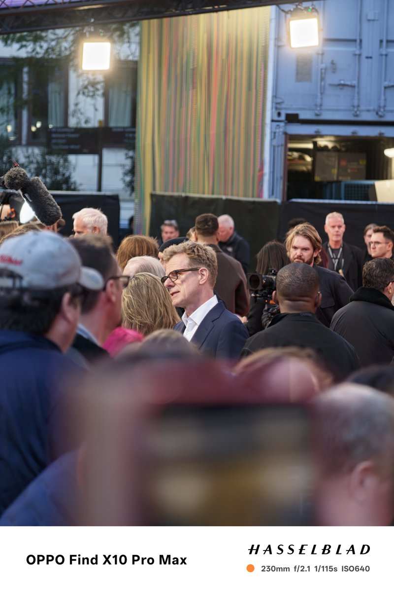 OPPOMobileUK's tweet photo. Behind the lens at BFI London Film Festival. ✨🎥
 
Unfiltered emotion, iconic cinematic figures, and true-to-life details—all captured from a distance with OPPO Find X10 Pro Max.
 
Pure storytelling, in every frame. 📸
 
#OPPOXLFF #OPPOFindX10Series #ShotOnOPPO https://t.co/1l4ewpAolr
