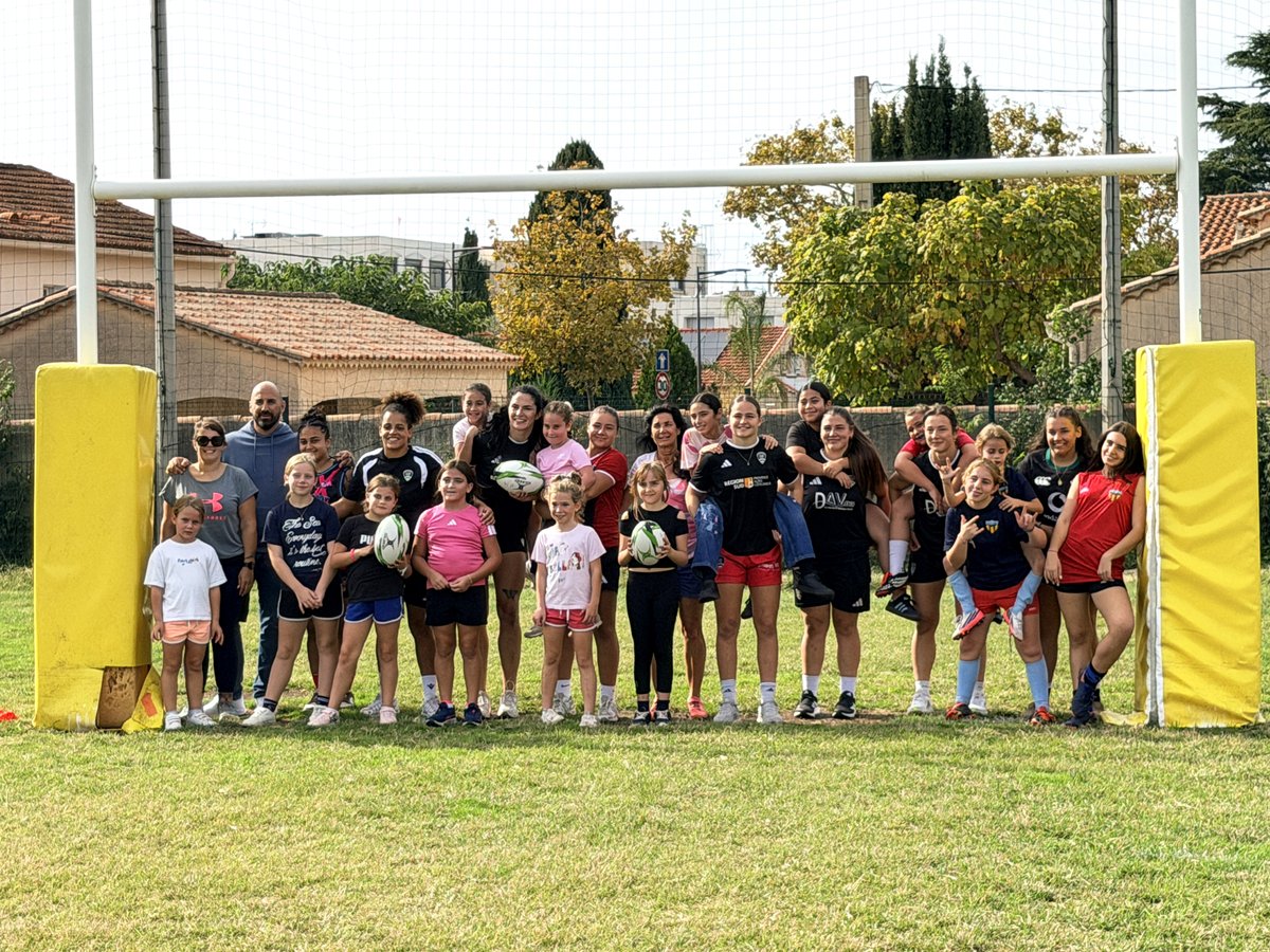 villedeSixFours's tweet photo. Le rugby féminin à l'honneur à Six-Fours🏉
Belle séance d'initiation au Stade du Verger grâce au partenariat entre le RC Six-Fours Le Brusc et les Féminines du @RCTofficiel. Débutantes et confirmées ont partagé un moment sportif et convivial !

👏Bravo à toutes et aux encadrants https://t.co/mCgyM1eF7g