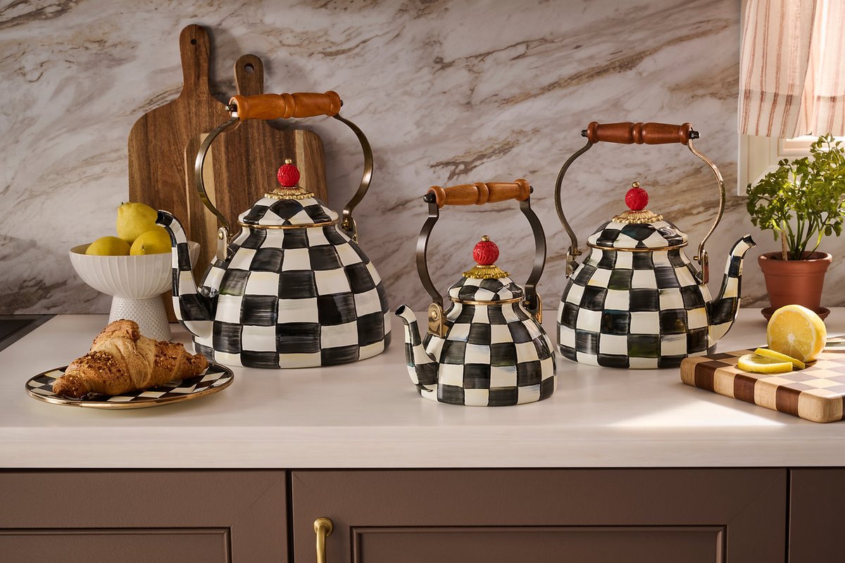 MC_UK_offical's tweet photo. Add a touch of whimsy to your kitchen with the newest addition! This 1-quart kettle is the perfect blend of charm and functionality, bringing a pop of excitement to your daily tea routine.

 #KitchenDecor #TeaTime #WhimsicalKitchen #KettleLove #FunctionalArt https://t.co/kMh6reMHz3