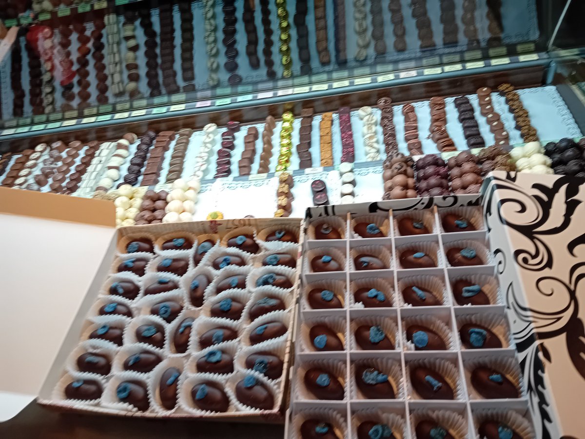 1657ChocolateHo's tweet photo. ❤️ it or 🙈 it 😅🤣😂

We are having a violet cream day 💜 

Do you approve 👌 

No wrong answer here 🤗🤭 that's why we have such a huge range of  delicious chocolates 😋  

Making everyone smile 😊 

#violetcreams #chocolateday #thankyouforyoursupport #independent #support https://t.co/dtfAnmPqaf