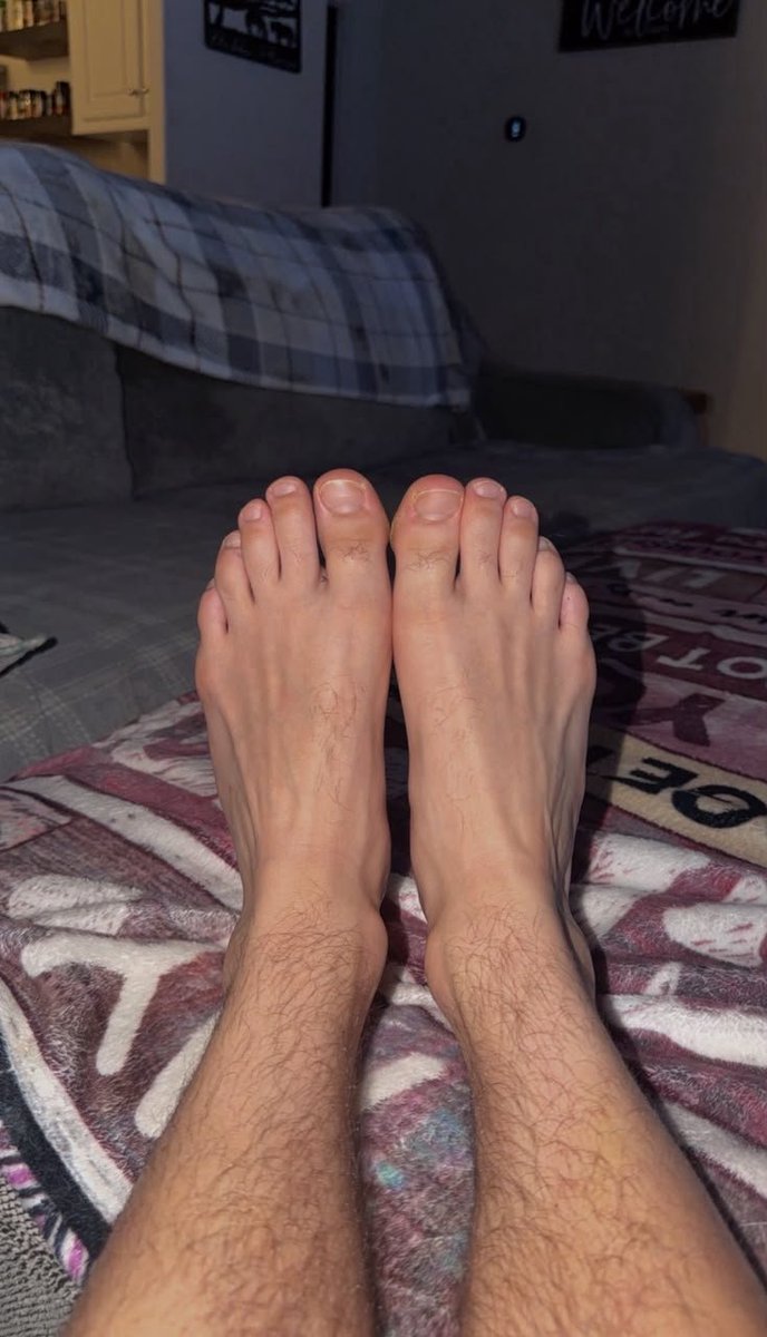Masterscott111's tweet photo. I want an obedient dog that licks my feets while I rest !! 👿🐕👿
#findom #pigpay #sub #footworship #feet #masterfeet #moneyslave  #cashslaves https://t.co/Hx325WOkls