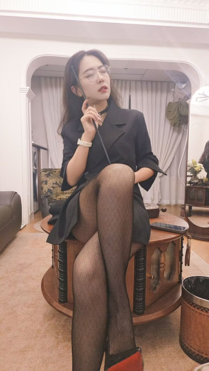 suchawhatassbih's tweet photo. 今日穿搭分享，第一次发X，喜欢得到你的支持与喜欢
#反差 #老师 https://t.co/PFWWd2agp4