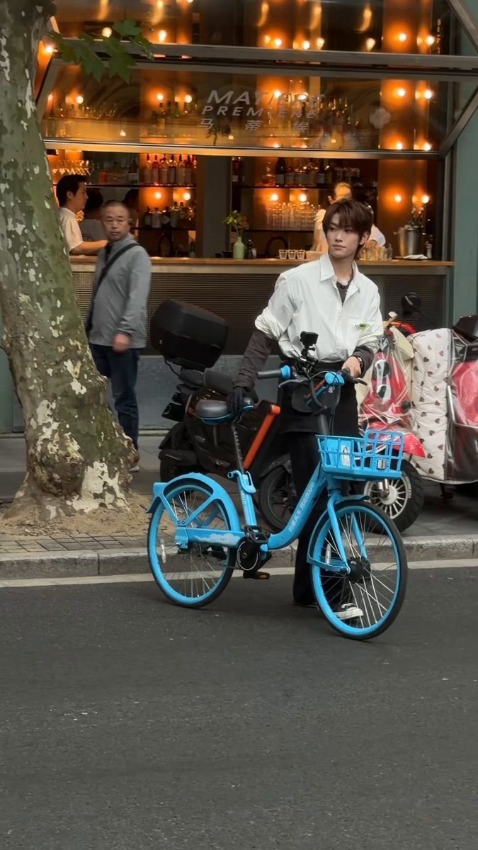 luluyang01's tweet photo. 151026 • You Seeds House 💐 #ChenKaiwen

Today K1 rode around on bike 🚲🩷

🔗https://t.co/kbrWUXRxzF
#有种好室 #KAIWEN #천카이원 #카이원 #陈凯文 #チェンカイウェン #youseedshouse #ChromosomeSeeds @ChromosomeEG https://t.co/hra4sSRXUC