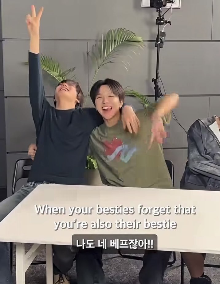 cchocohyul's tweet photo. ohyul and woonhak!! their friendship is so precious 😭🫶🏻 https://t.co/zz81qXgWzi