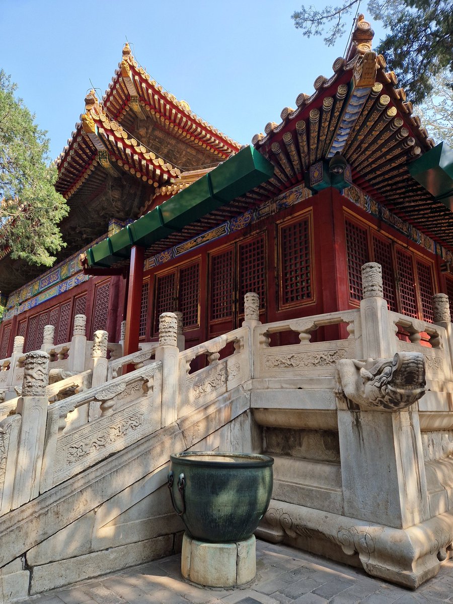 HopesDavid's tweet photo. Horribly overcrowded but magnificent nonetheless. Wishing it could be a little more #forbidden in the future #forbiddencity #Beijing https://t.co/Rb1MNe6Y0v