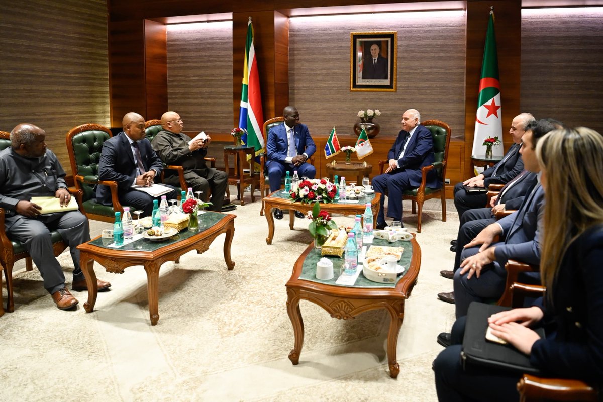 Algeria_MFA's tweet photo. أجرى وزير الدولة، السيد @AhmedAttaf_Dz اليوم 15 أكتوبر 2026، محادثات مع وزير @DIRCO_ZA لجمهورية جنوب إفريقيا، السيد @RonaldLamola وذلك قبيل ترؤسهما مناصفة أشغال الاجتماع الوزاري المخصّص لمتابعة تنفيذ مخرجات #الدورة_7 للجنة العليا الثنائية للتعاون🇩🇿-🇿🇦، المنعقدة ب🇩🇿في ديسمبر 2024. https://t.co/aN1kjh5Pq8