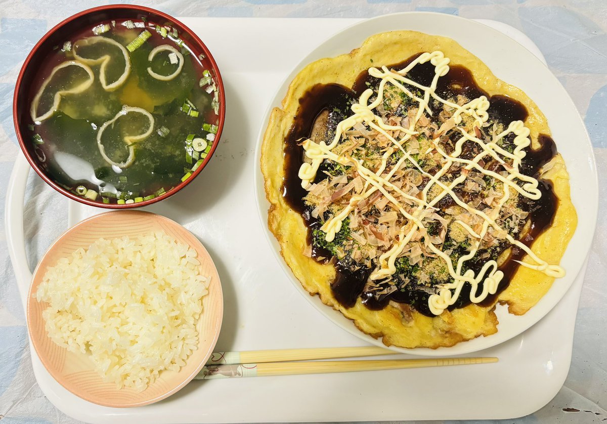 tomosakura11247's tweet photo. 今日の晩御飯
お好み焼き みそしる

 #晩御飯
 #お好み焼き
 #みそしる
 #飯テロ https://t.co/9LllGXgjuz