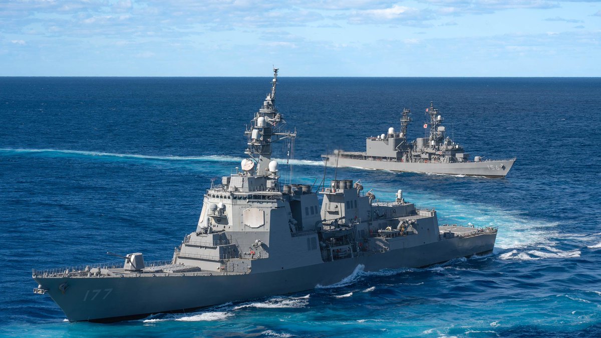 JMSDF_mrh's tweet photo. 第3水上戦隊全艦そろって #PHOTOEX が行われました

実は撮影をしたのは舞鶴地方総監部の写真員（⊙ｏ⊙）
#海上自衛隊 #海自舞鶴 #第3水上戦隊 https://t.co/hoM8lRWTTE