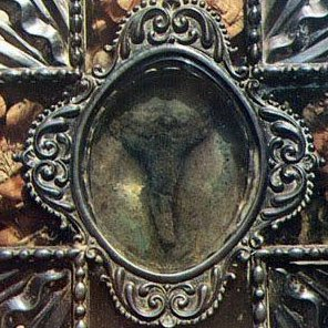 trad_west_'s tweet photo. They opened Saint Clare of Assisi's heart after death… and found the sign of the Cross within it. https://t.co/dwLdVkSadS