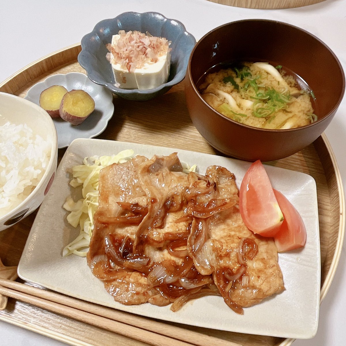cotton_gohan's tweet photo. 今日のお夕飯は生姜焼き。
甘辛いタレに生姜の風味が食欲をそそります♪ https://t.co/2MXwwGOCqI