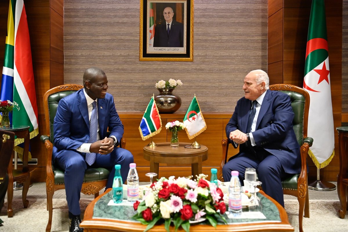 Algeria_MFA's tweet photo. أجرى وزير الدولة، السيد @AhmedAttaf_Dz اليوم 15 أكتوبر 2026، محادثات مع وزير @DIRCO_ZA لجمهورية جنوب إفريقيا، السيد @RonaldLamola وذلك قبيل ترؤسهما مناصفة أشغال الاجتماع الوزاري المخصّص لمتابعة تنفيذ مخرجات #الدورة_7 للجنة العليا الثنائية للتعاون🇩🇿-🇿🇦، المنعقدة ب🇩🇿في ديسمبر 2024. https://t.co/aN1kjh5Pq8