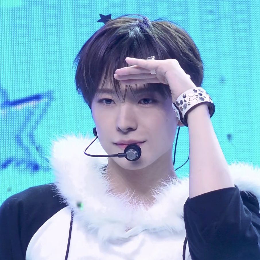 tokuuuS2's tweet photo. 컨페티 달란트 타고남 https://t.co/vggT5wMxyX
