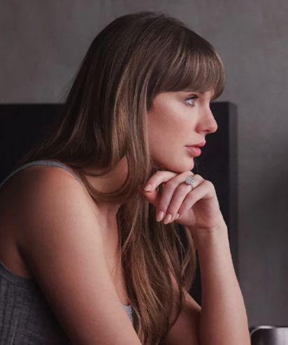 AboutMusicYT's tweet photo. Taylor Swift is the biggest hitmaker of the 2020s worldwide (via TalkOfTheCharts). https://t.co/s4CEGfDhu9