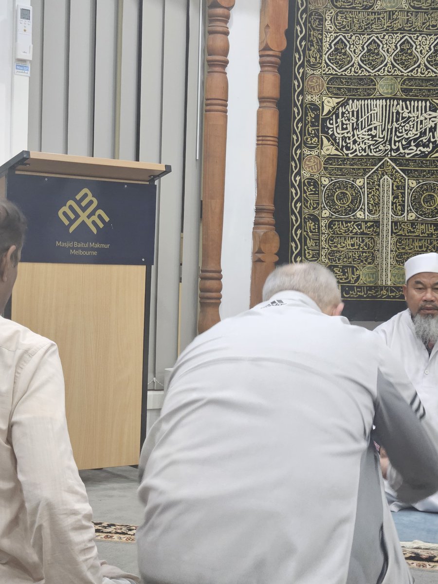 dennyindrayana's tweet photo. Alhamdulillah kembali berjamaah di Masjid Baitul Makmur. Ini adalah masjid komunitas Indonesia di Laverton, Melbourne, Australia. Jaraknya 30 menit dari pusat kota. Dari rumah saya hanya jalan kaki kurang dari 5 menit. Kapan-kapan anda ke Melbourne, jangan lupa singgah. https://t.co/R9QutySGmd