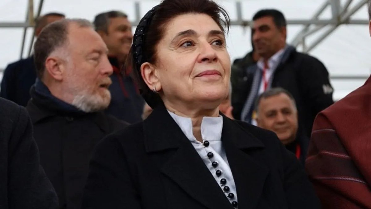 baris_sureci's tweet photo. Leyla Zana:

📌Kürt meselesi gibi devasa bir sorunun çözümünün birebir muhatabı 28 yıldır kendi halkıyla bile istişare olanaklarından mahrum bırakılmıştır.

📌Sayın Öcalan’ın halkıyla teması sağlanmalı ve bir an önce bu sorunsallık çözülmelidir. https://t.co/sdusj2lbUt