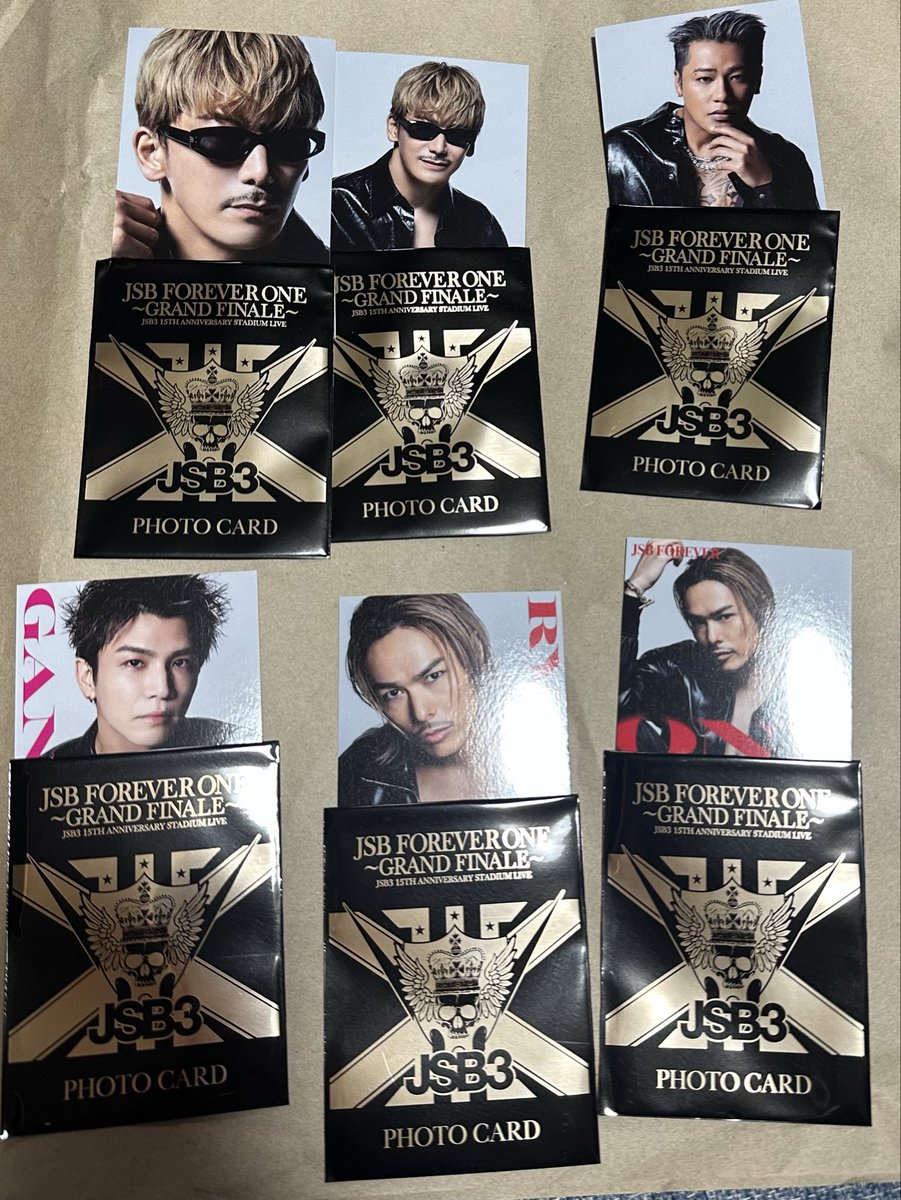 0716_1020's tweet photo. 三代目 JSOUL BROTHERS
JSB FOREVER ONE~GRAND FINALE~
フォトカ 交換

求：写真1枚目の💖マーク
譲：写真2枚目

2枚目下段はØMIとの交換のみ
11/1長居、11/14ベルーナ、11/29国立の現地交換
郵送は要相談 https://t.co/2GYmLtLmjS