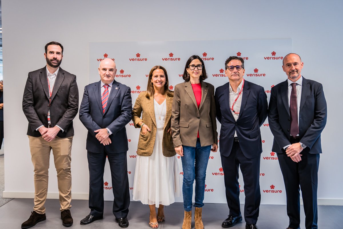 interiorcat's tweet photo. La consellera @nuriaparlon destaca "la col·laboració entre la seguretat pública i la privada, clau per reforçar la prevenció i protegir les persones i els béns", en la visita a @verisure_esp per conèixer el funcionament de la Central Receptora d’Alarmes. https://t.co/ULexqsaeVJ