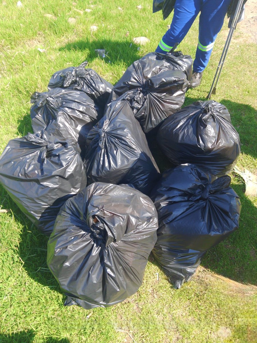City_Ekurhuleni's tweet photo. ๐งน #FixingTheFrontline | #CoEWasteUpdate
The Cityโs waste teams are keeping communities clean through waste collection, litter picking, and illegal dumping removal.
๐ Thembisa, KwaThema, Springs CBD and Duduza.
Letโs keep Ekurhuleni clean! Dispose of waste responsibly. โป๏ธ https://t.co/MNClhimZ8g