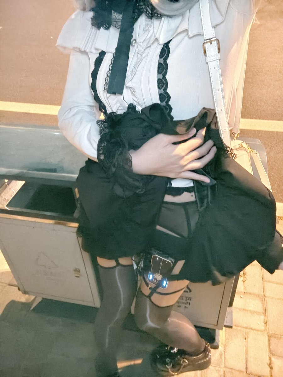 Fall_leaf245's tweet photo. 饭后遛弯
#男娘 #地蕾系 #黑丝 #露出 #郊狼 #电击 https://t.co/j3ZEtcVTlF