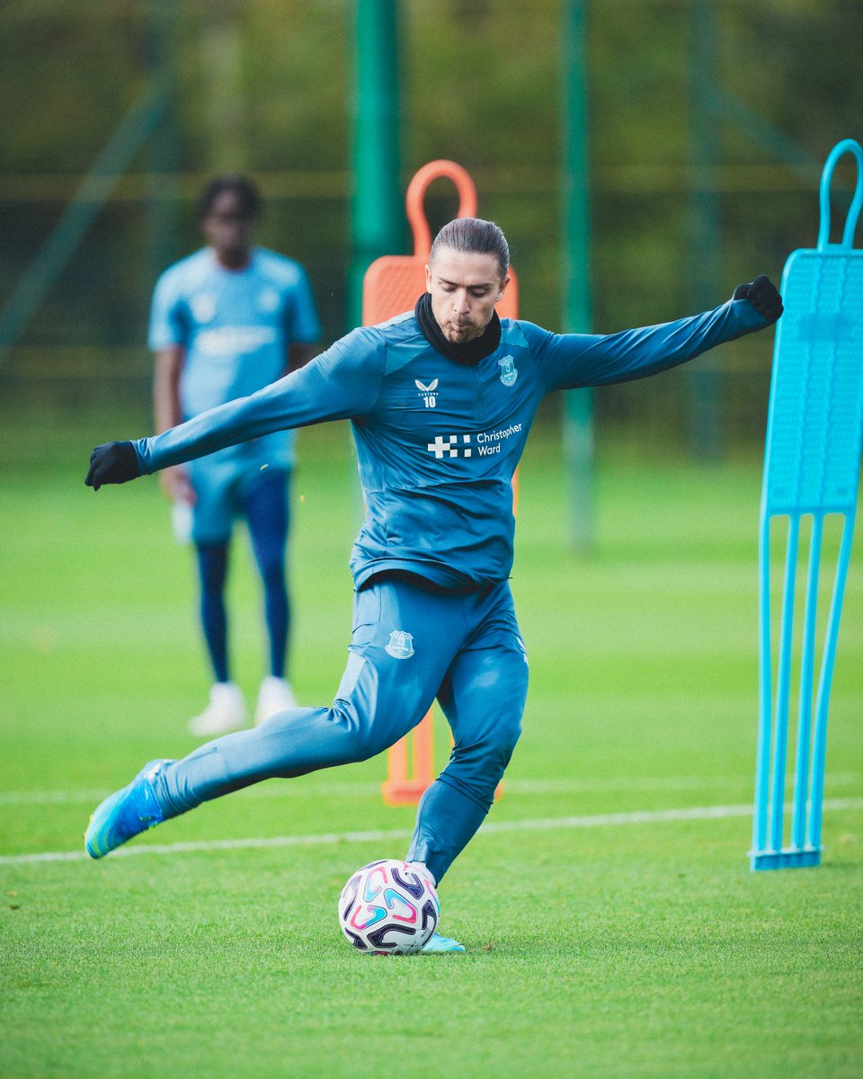 Everton's tweet photo. 🔜 #EVECHE 💪 https://t.co/Jw4rP89yCr