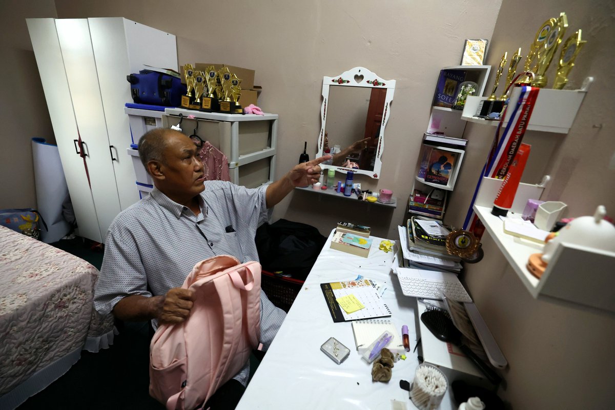 SinarOnline's tweet photo. ‘Barang milik Irene Sofiya masih tak terusik, saya masih terbayang-bayang dia’ – Datuk

Khyar Abas, 69, berkata, setiap sudut rumah masih mengingatkan dirinya kepada cucu kesayangnya itu yang dijaga sejak berusia 9 tahun.

#sinarharian #kesbunuh #IreneSofiya https://t.co/LF1LdL3MhI