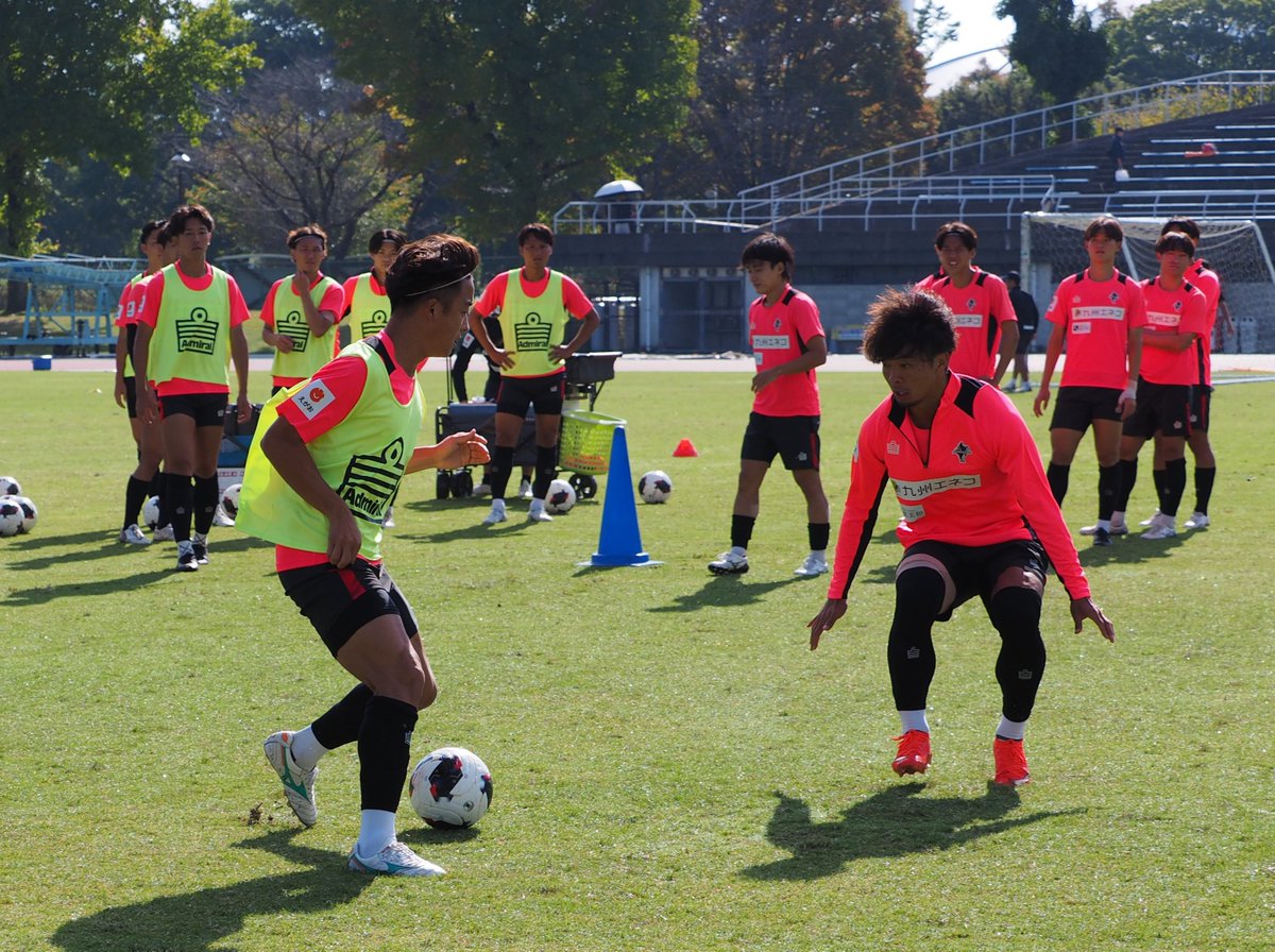 roassoofficial's tweet photo. 【トップチーム】
本日も午前と午後にトレーニングを行いました⚽
ピッチ上では熱くプレーするなかでも、互いを高め合う活気のある雰囲気で励みました。
今週末から3連戦となります🔥
タフな連戦を総力戦で走り抜き、3連勝をつかみとるために、熱く闘います！

⚽10/18（日）アウェイ・カマタマーレ讃岐戦
🏟10/21（水）ホーム・ガイナーレ鳥取戦
🏟10/25（日）ホーム・FC岐阜戦

ホームゲームはぜひスタジアムへ！

#ロアッソ熊本 
#やりきれだしきれつかみとれ