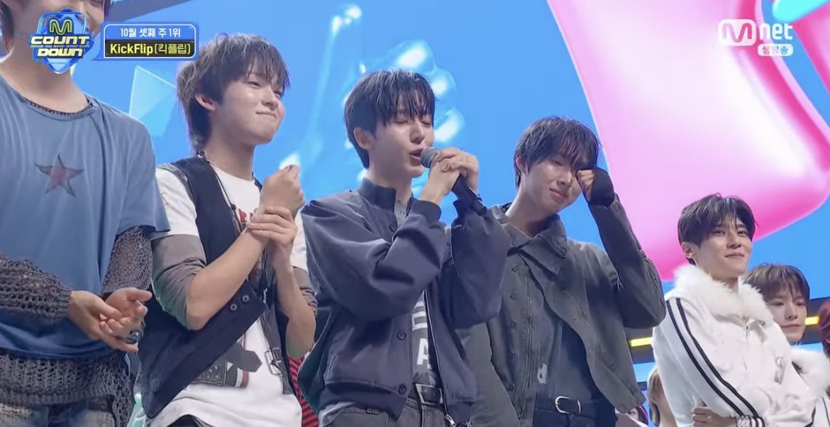 keitadj3's tweet photo. #KickFlip 涙のMカ 1位

リアルタイム投票で逆転
#KickOffTheWall2ndWin 
#KickFlip6thWin https://t.co/9undjXcL8r