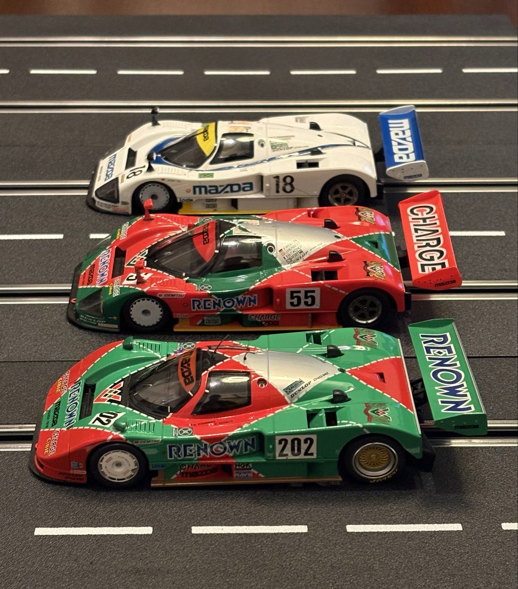 tomica757's tweet photo. 先日のマツダフェスティバルを
スロットカーで再現。 https://t.co/4T0i5Uyaqg