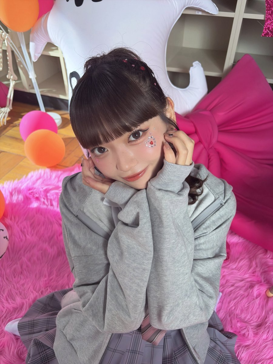 himeri_momiyama's tweet photo. 「#純情乙女のイタズラ宣言 feat. ハコニワリリィ,可憐なアイボリー＆高嶺のなでしこ」MVが公開されました✨

🍭 https://t.co/1GeQTCa4hK

#ハニフェス2026 楽しもうね⭐️

イタズラしちゃうぞ👻♡ https://t.co/KNNw1kIJaL