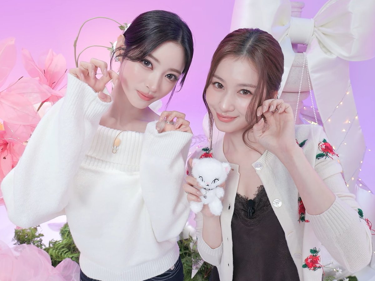 godmitzu's tweet photo. SANA AND MEOVV ANNA 💜 https://t.co/J5G3wGtCU5