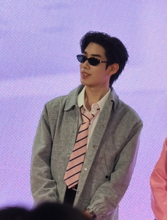 inmindeyes_tfo's tweet photo. แว่นที่ถูกต้องคับบบ พี่เติ้ลโคตรหล่ออะช่วยด้วยยยยย

IN2IT PRIMER WITH TLE FIRSTONE
#PerfectSkinWithTleFirstone https://t.co/11PALJYG2N