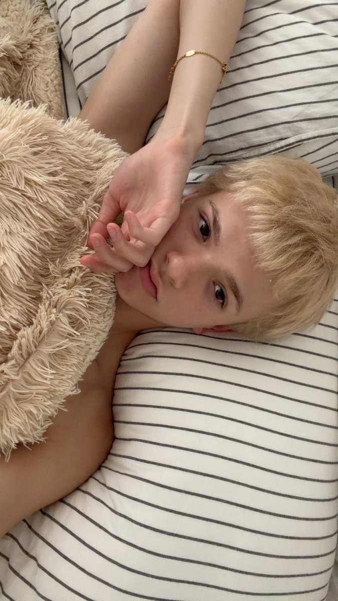 onlyynoah's tweet photo. feeling lonely in my bed https://t.co/GPS7KbFIp0