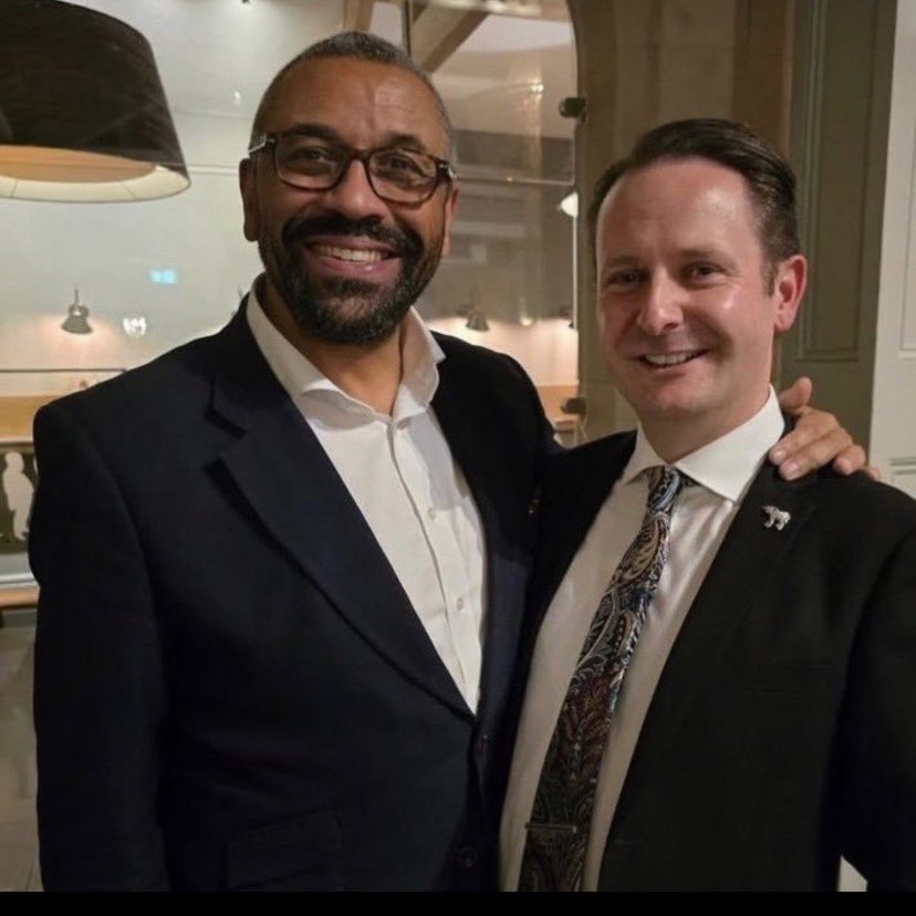 yusfarandtic's tweet photo. The man at the centre of ITV’s stitch up was a Tory plant.

It’s all been faked. 

Reform UK now must sue ITV. https://t.co/S1fbsjezdk
