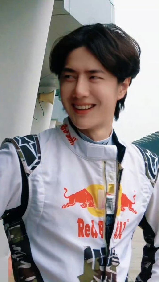 DINSOW85's tweet photo. พี่นัก​แข่ง​หน้าเด็กมาก​ยิ้มหวานด้วย https://t.co/bHzzrD3qOO