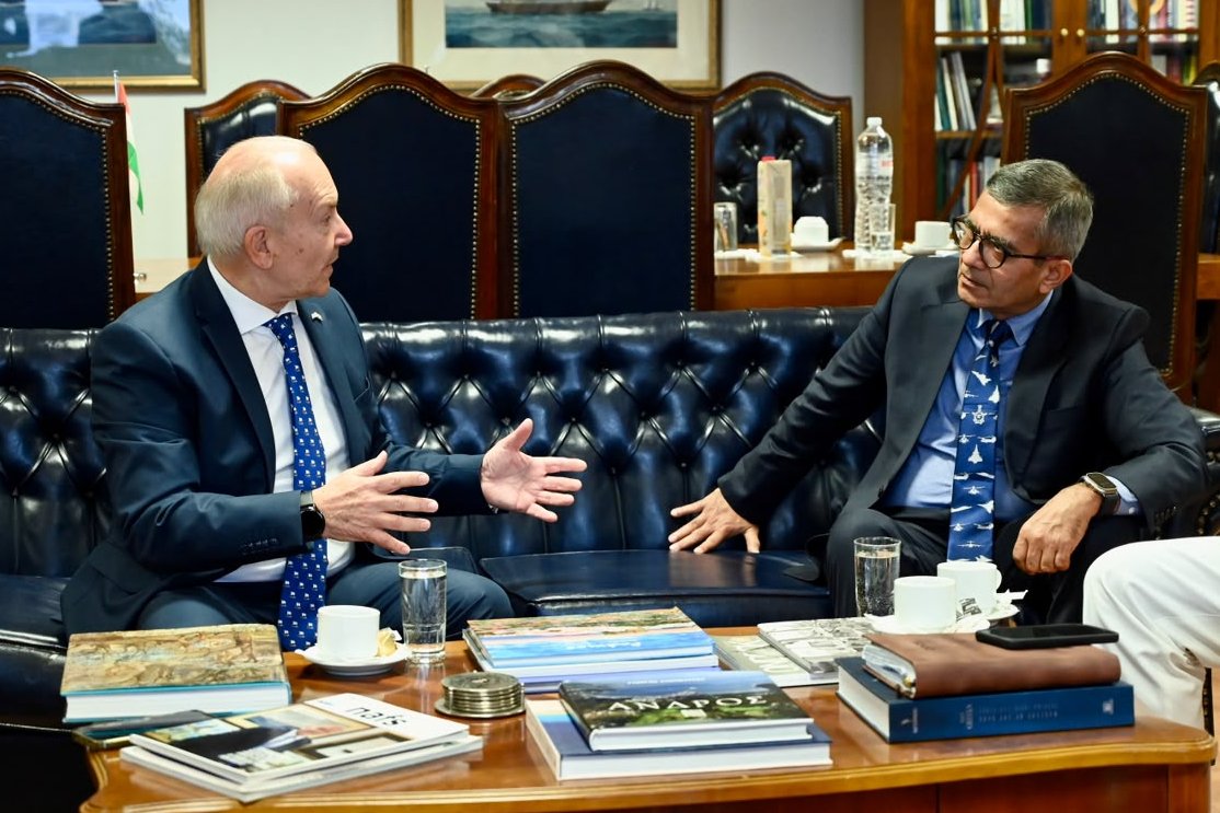 SpokespersonMoD's tweet photo. Defence Secretary Shri Rajesh Kumar Singh met Deputy Minister of  Maritime Affairs & Insular Policy of Greece Mr. Stefanos Gkikas in Athens. Following up on the ongoing dialogue on maritime security and opportunities for cooperation in shipbuilding sector, the two sides discussed India-Greece coastal security and institutional framework to explore mutually beneficial cooperation in the shipbuilding sector, given the complementarities between India and Greece.

@EmbIndiaAthens 
@MEAIndia