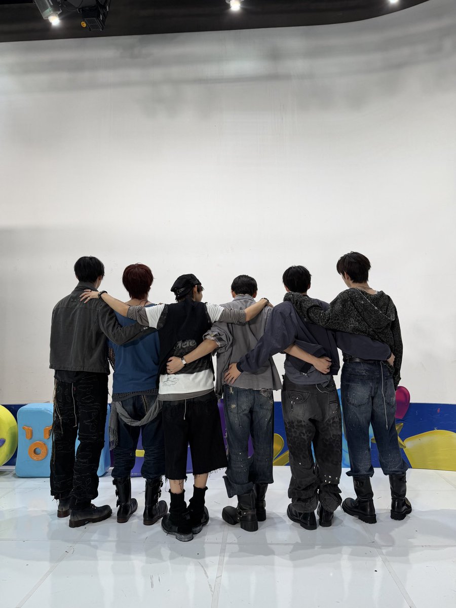 kickflip_jype's tweet photo. 📸ᴋɪᴄᴋᴋɪᴄᴋᴅᴀʏ

261015
Mnet 엠카운트다운

#KickFlip #킥플립
#KICKOFFTHEWALL_Pt1 https://t.co/5wDLTqzlCe