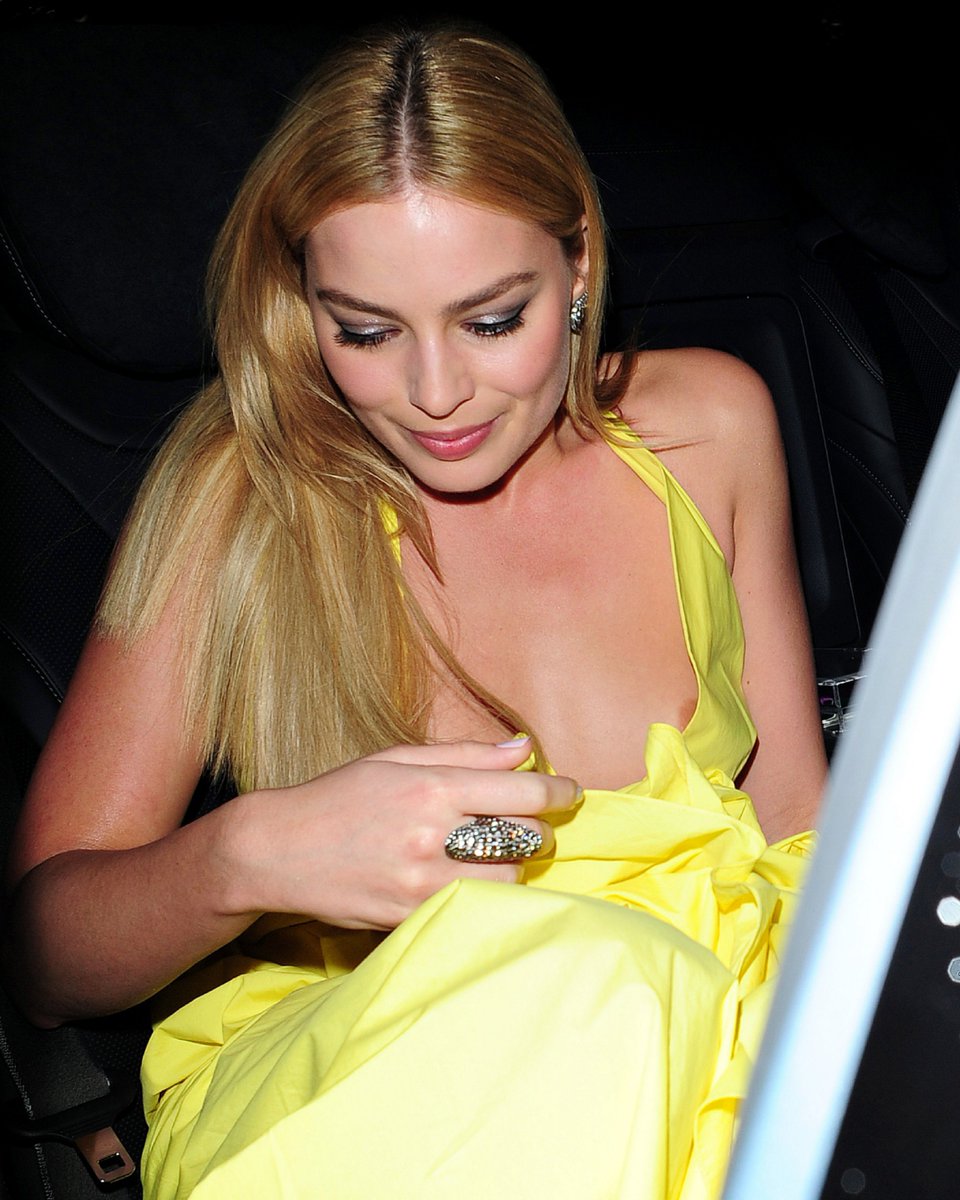 margotposts's tweet photo. it girl, margot robbie https://t.co/zWrUH5UW8N