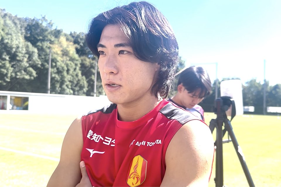 nge_official's tweet photo. ⚽️10/15トレーニング後コメント動画💬📹

本日のトレーニング後の #小野雅史 選手のコメントを動画でお届けします

"久々に長い時間出させてもらったなかで、感触とかは良かったし、フィーリング的な部分も良かった。チームとしても前向きなプレーが多かったので、僕に限らず、次につながるゲームだったと思います"

動画は🔻
https://t.co/bvrrBl4s9f

#INSIDEGRAMPUS
#グランパス
#grampus