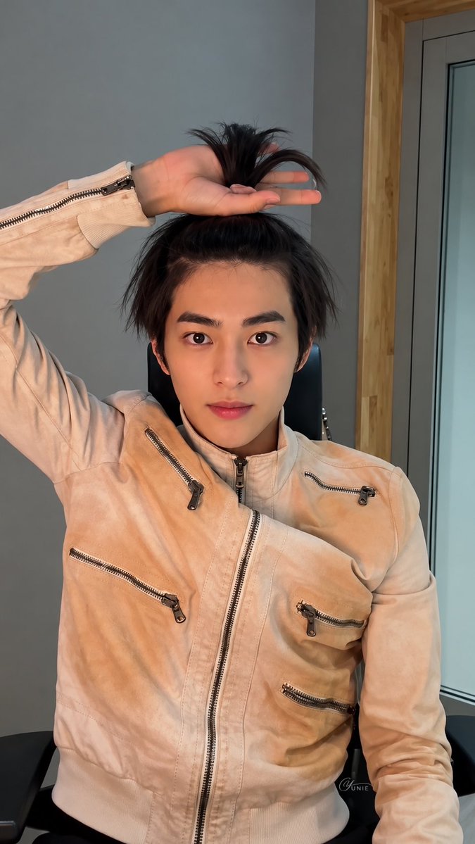 GanYunie's tweet photo. 261015
Keonho Weverse Live

#KEONHO #건호 #CORTIS #코르티스 https://t.co/TfxZ9KIPQi
