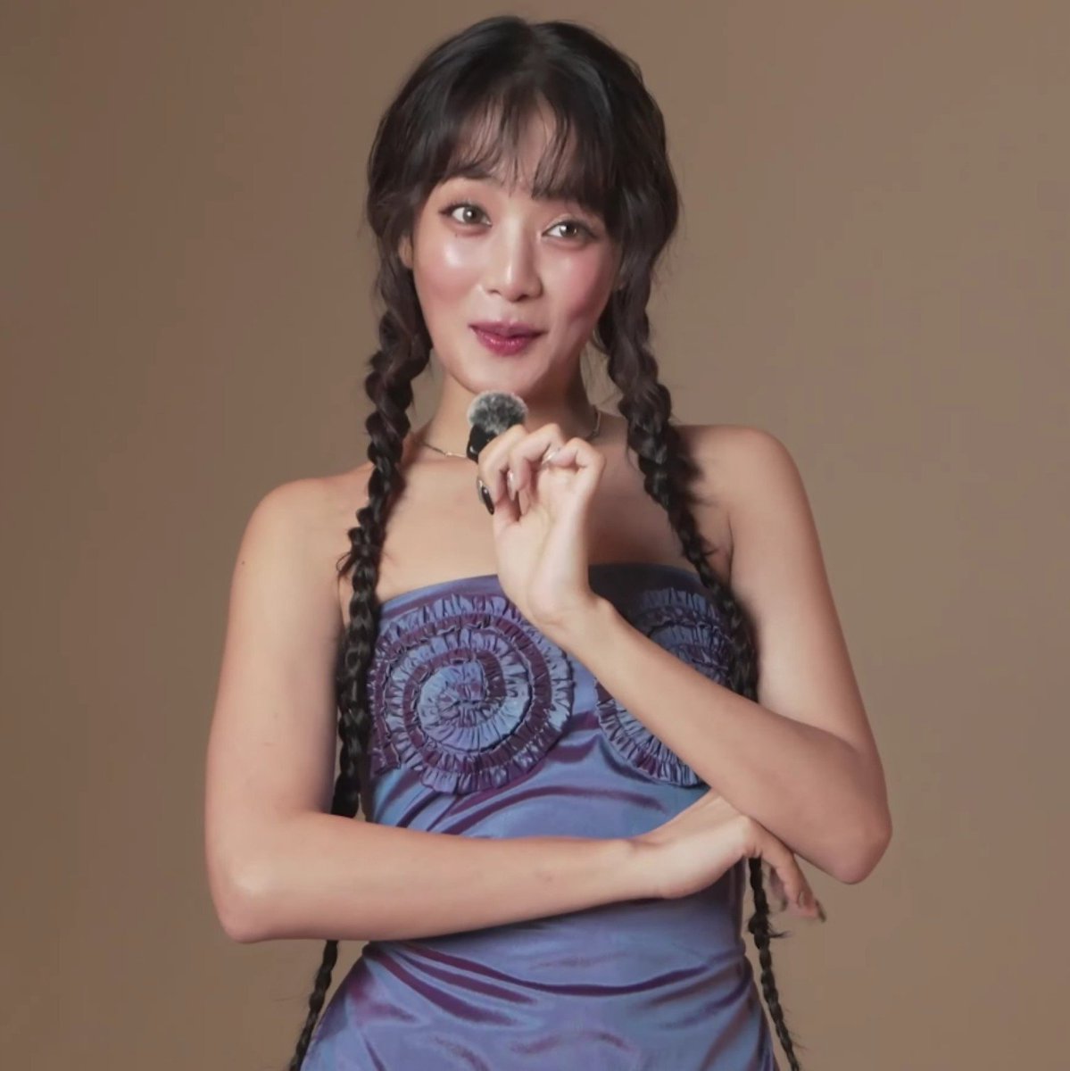 minniepic_'s tweet photo. minnie's reaction to her own photo 🫠 https://t.co/PGrZNzENJJ