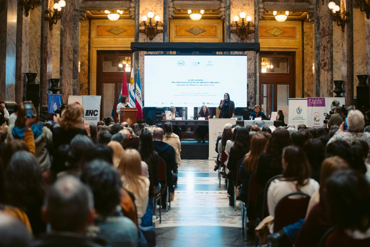 Maferauer's tweet photo. 15 de Octubre - Día Internacional de las Mujeres Rurales 🌾☀️🚜

Acompañamos la presentación de la Agenda de las Mujeres Rurales +10

Uruguay se construye también desde el campo, con mujeres que trabajan, emprenden, producen y sostienen a sus familias y comunidades. 🇺🇾 https://t.co/dxcJFgvxYL
