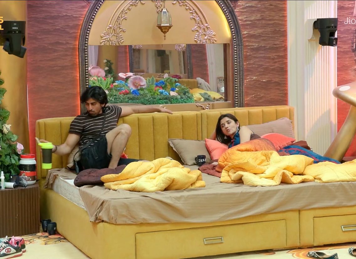 Kushaltanwar111's tweet photo. GULLIKA STEALS HEARTS https://t.co/vnKKOoABAo